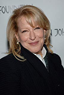 How tall is Bette Midler?